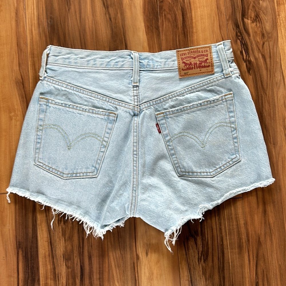 Levi's 501 Light Wash Jean Shorts - Picture 7 of 8